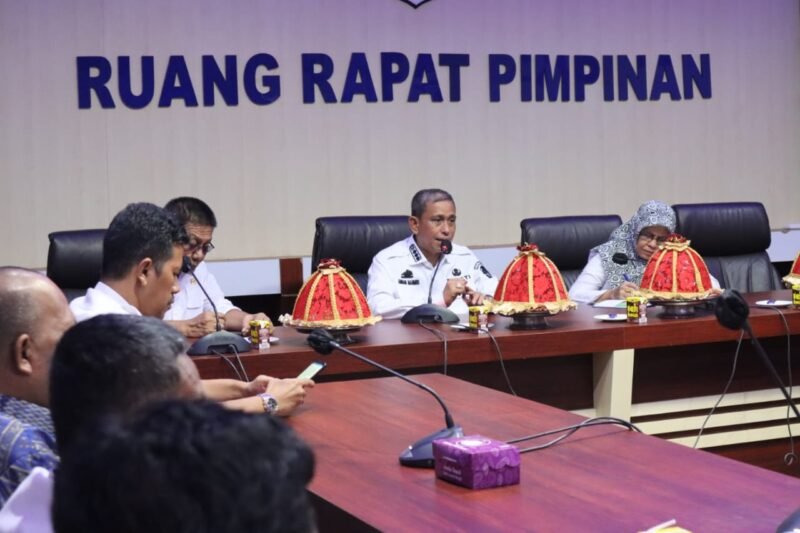Bupati Wajo H. Amran Mahmud memimpin Rapat Koordinasi Pengembangan Persuteraan di Ruang Rapat Pimpinan Kantor Bupati Wajo, Rabu (26/04/2023)