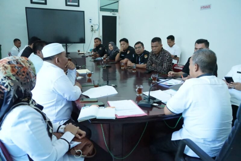 Bupati Asahan diwakili oleh Asisten Pemerintah Dan Kesejahteraan Rakyat menerima audiensi dari Komisi Pemilihan Umum (KPU) Asahan di Ruang Kenanga Kantor Bupati, Rabu (10/05/2023)