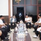 Kunjungan Ketua Umum Komisi Nasional Perlindungan Anak (Komnas PA) Arist Merdeka Sirait beserta rombongan di Kabupaten Asahan tepatnya di Ruang Kerja Bupati Asahan mendapat sambutan hangat dari Bupati Asahan, Kapolres Asahan, Sekretaris Daerah Kabupaten Asahan, Asisten Pemerintahan dan Kesejahteraan Rakyat dan beberapa OPD, Rabu (10/05/2023)