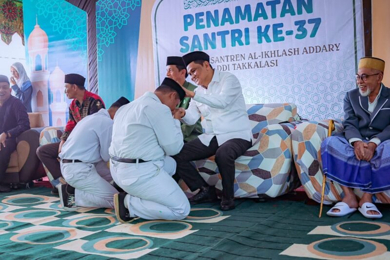 upati Barru Ir. H. Suardi Saleh, M.Si., menghadiri acara penamatan santri ke-37 Pondok Pesantren Al-Ikhlash Addary DDI Takkalasi yang dirangkai dengan pelantikan pengurus Ikatan Alumni DDI (IADI) Takkalasi, di pondok pesantren Al-Ikhlash Addary DDI Takkalasi, pada Kamis (18/5/2023)