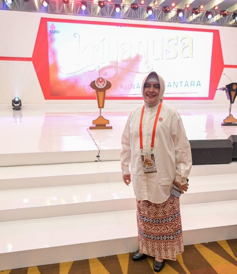Ketua Dewan Kerajinan Nasional Daerah (Dekranasda) Kota Makassar, Indira Yusuf Ismail menghadiri Peringatan Dekranas yang ke-43 di Hotel Santika Dyandra, Kota Medan, Selasa (16/05/2023)