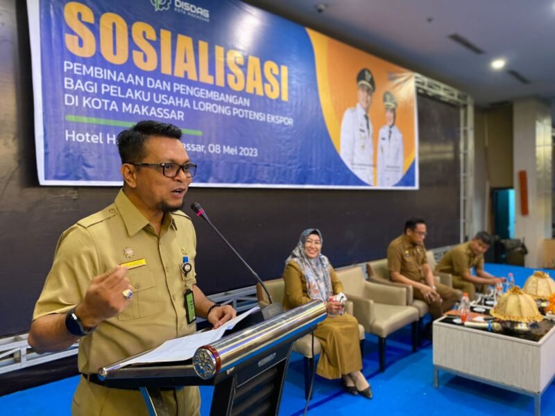 Kepala Dinas Perdagangan (Disdag) Kota Makassar, Arlin Ariesta bawakan sambutan pada kegiatan Sosialisasi Pembinaan dan Pengembangan bagi Usaha Lorong Potensi Ekspor Angkatan I di Hotel Horison, Makassar, Senin (08/05/2023)