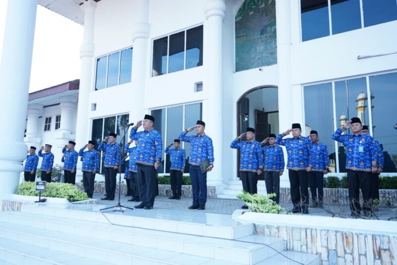 Wakil Bupati Asahan Taufik Zainal Abidin memimpin Apel di halaman kantor Bupati dalam rangka hari Kebangkitan Nasional ke-115 Tahun 2023, Senin (22/05)