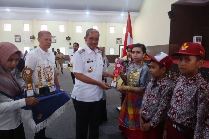 Bupati Wajo H. Amran Mahmud menghadiri  Halal Bihalal sekaligus Rapat Komite SDN 4 Maddukkelleng yang digelar di Ruang Pola Kantor Bupati Wajo, Rabu (31/5/2023)