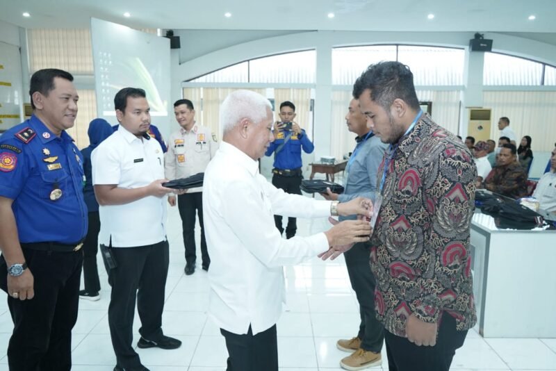 Bupati Asahan H. Surya, BSc membuka Bimbingan Teknis (Bimtek) Pemberdayaan Masyarakat Dalam Pencegahan dan Penanggulangan Kebakaran Melalui Sosialisasi dan Edukasi Masyarakat  se-Kabupaten Asahan Tahun 2023 di Aula Melati Kantor Bupati Asahan, Rabu (14/06/2023)