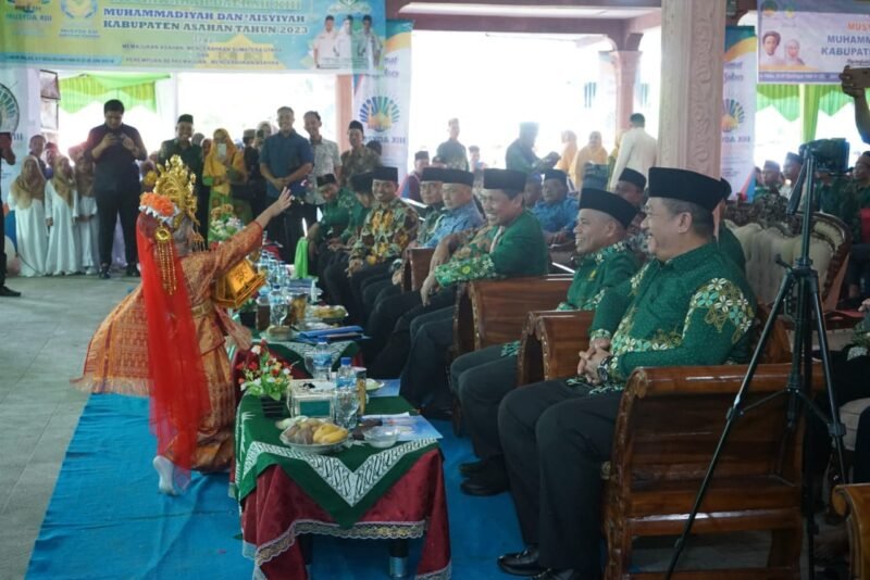 Wakil Bupati Asahan Taufik Zainal Abidim Siregar, S. Sos, M. Si menghadiri rangkain kegiatan Musyawarah Daerah (Musyda) XIII Muhammadiyah dan Aisyiyah Asahan di Pekan Jum'at Desa Lubuk Palas Kecamatan Silau Laut, Sabtu (24/06/2023)