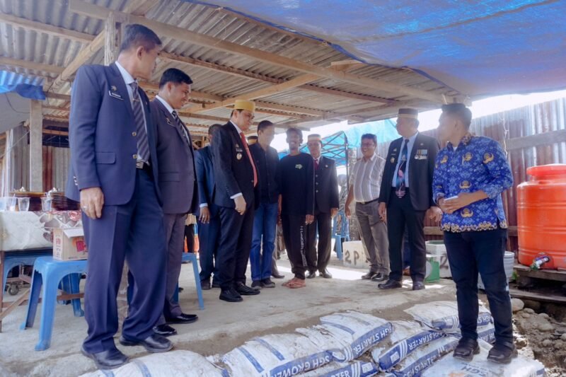 Bupati Barru Ir. H. Suardi Saleh, M.Si., menghadiri panen parsial udang Vanamei kolam bulat, di lingkungan Burancie, kelurahan Mangkoso, kecamatan Soppeng Riaja, kabupaten Barru, pada Kamis (1/6/2023)