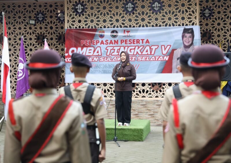 Wakil Wali Kota Makassar, Fatmawati Rusdi resmi melepas putra-putri Pramuka Kota Makassar yang mewakili Sulawesi Selatan bertanding Lomba Tingkat Regu Pramuka Penggalang Lima (LT V) di Cibubur, Jakarta Timur