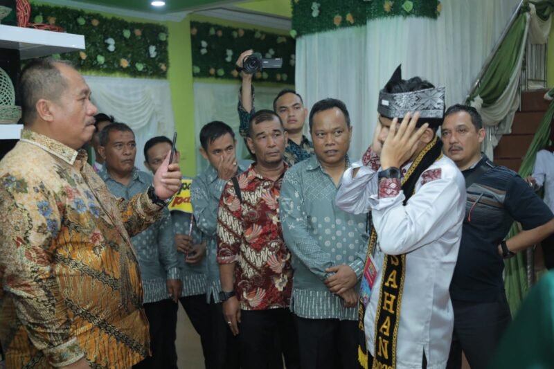 Wakil Bupati Asahan Taufik Zainal Abidin Siregar, S. Sos, M. Si bersama beberapa OPD mengikuti pembukaan Pekan Raya Sumatera Utara (PRSU) ke-49 di Jalan Gatot Subroto, Medan, Jumat (16/06/2023)