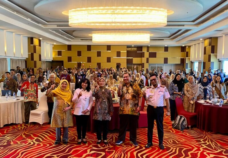 Kementerian Perindustrian bersama Dinas Perindang Propinsi Sulsel dan Dinas Perdagangan Kota Makassar melaksanakan Sosialisasi dan Bintek Pendaftaran Sertifikasi TKDN untuk Industri Kecil di Aston Hotel & Convention Center, Rabu (21/06/2023).