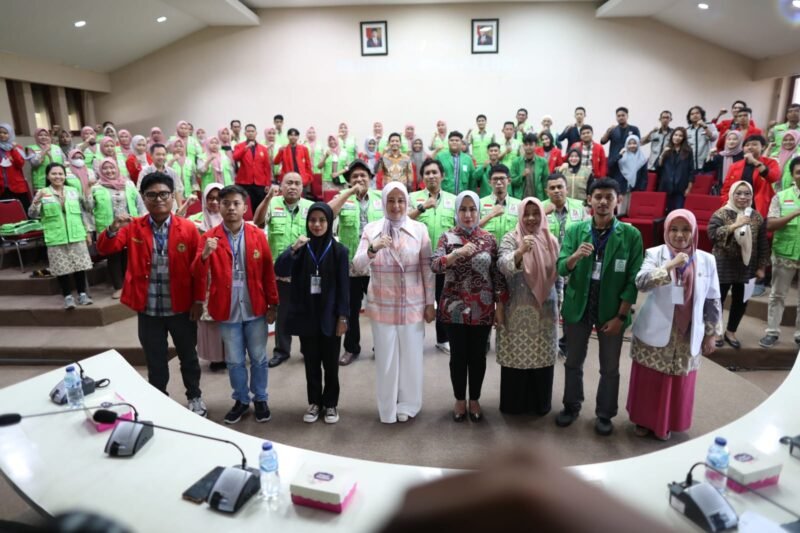 Wakil Wali Kota Makassar, Fatmawati Rusdi melakukan Pelepasan Tim Terpadu Pemeriksaan Kesehatan Hewan Qurban 1444H/2023 di Ruang Sipakatau Kantor Balaikota Makassar, Kamis (22/06/2023)
