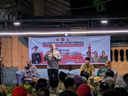 Plt Camat Bontoala, Aswin Kartapati Harun menggelar Silahturahmi Kamtibmas bersama Kapolrestabes Makassar di Halaman Kantor Kecamatan Bontoala, Jalan Lobak No.1, Selasa (27/06/2023)