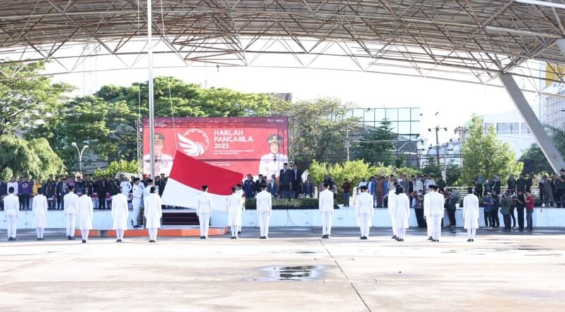 Wali Kota Makassar,  Danny Pomanto jadi Inspektur Upacara Peringatan Hari Lahir (Harlah) Pancasila, di Lapangan Karebosi, Kamis (01/06/2023)