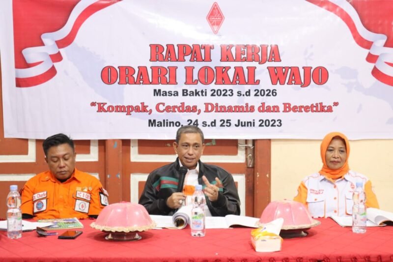 Bupati Wajo Amran Mahmud yang juga merupakan Ketua Orlok Kabupaten Wajo saat memberikan sambutan dan membuka Rapat Kerja ORARI Lokal Wajo yang digelar di Malino, Kabupaten Gowa, Minggu (24/6/2023) malam