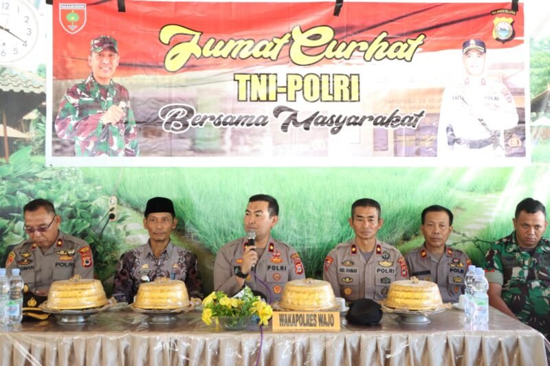 Jumat (09/06/2023), dipimpin Wakapolres Kompol H. Mukhtar menggelar Jumat curhat di Towalida, Kec. Sajoanging