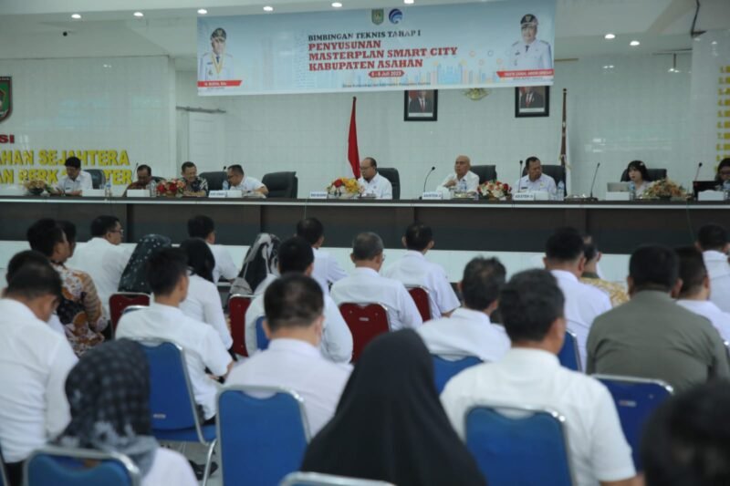 Bupati Asahan melalui Sekretaris Daerah membuka Bimbingan Teknis Tahap I Penyusunan Masterplan Smart City Kabupaten Asahan di Aula Melati Kantor Bupati, Rabu (05/07/2023)