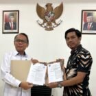 Kepala Badan Pendapatan Daerah (BAPENDA) Kota Makassar, Firman Hamid Pagarra melakukan penandatanganan Perjanjian Kerjasama (PKS) bersama Direktur Politeknik Keuangan Negara Sekolah Tinggi Akuntansi Negara PKN- STAN, Rahmadi Murwanto dalam bidang Penyelenggaraan Pelatihan Pemeriksa Pajak di Kantor Pusat Pendidikan dan Pelatihan Pajak Kementerian Keuangan, Palmerah, Jakarta Barat, Kamis (20/07/2022)