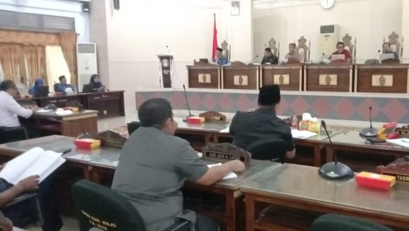 DPRD Kabupaten Wajo, menggelar Diskusi Publik Rancangan Perda (Ranperda) Pajak Daerah, Senin 17 Juli 2023, di lantai II ruang Rapat Paripurna DPRD Wajo