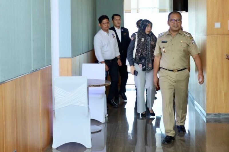 Danny Pomanto turun langsung mengecek tempat pertemuan dengan ASN Singapura di Hotel The Rinra, Senin (24/07/2023)