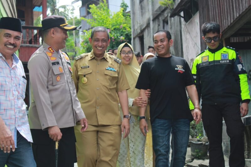 Bupati Wajo, Amran Mahmud menerima kunjungan silaturahim Kepala Kepolisian Daerah (Kapolda) Kalimantan Selatan (Kalsel), Inspektur Jenderal Polisi (Irjen Pol) Andi Rian Ryacudu Djajadi, S.IK, MH bersama rombongan di Rumah Jabatan Bupati, Pesanggrahan, Senin (31/7/2023)
