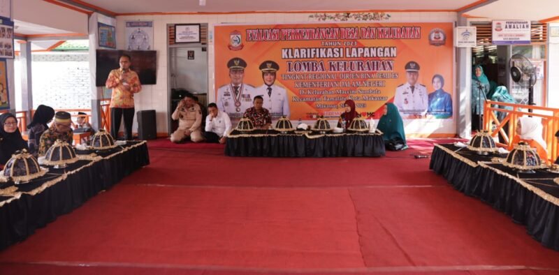 Wali Kota Makassar, Danny Pomanto menyambut kunjungan Tim Verifikasi Lapangan Tingkat Nasional dari Direktorat Jenderal (Ditjen) Bina Pemerintahan Desa (Pemdes) Kementrian Dalam Negeri (Kemendagri) di Baruga Kelurahan Maccini Sombala, Jumat (21/07/2023).