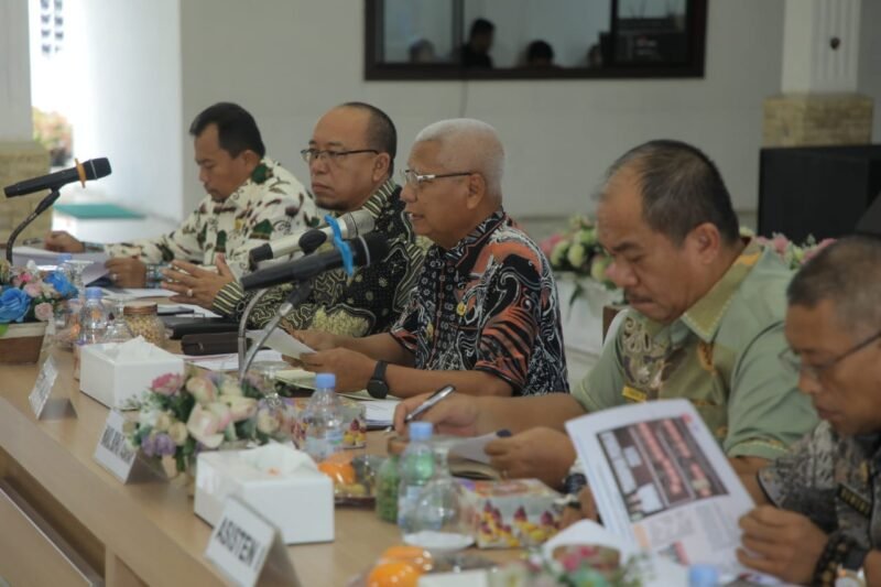 Bupati Asahan H. Surya, BSc membuka Rapat Koordinasi Pemerintah (Rakorpem) Bulan Agustus 2023 di Pendopo Rumah Dinas Bupati Asahan, Kamis (10/08/2023)