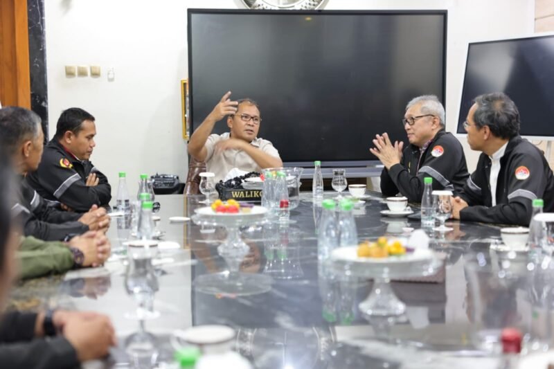 Wali Kota Makassar, Danny Pomanto menerima audiensi para atlet dan rombongan di kediamannya, Jl Amirullah, Rabu, (02/08/2023)