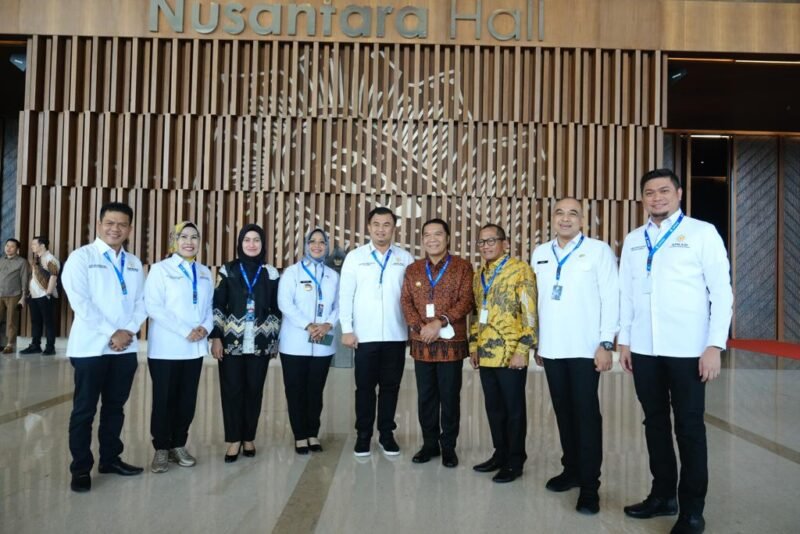 Bupati Gowa, Adnan Purichta Ikhsan menghadiri pembukaan Rakernas XV Apkasi 2023 bersama Sekretaris Daerah Kabupaten Gowa sekaligus Pelaksana Tugas Kepala Dinas Perdagangan dan Perindustrian Kabupaten Gowa, Kamsina, Ketua Dekranasda Kabupaten Gowa, Priska Paramita Adnan bersama sejumlah Pimpinan SKPD Lingkup Pemkab Gowa, Camat dan Kepala Desa Se-Kabupaten Gowa di Kabupaten Tangerang, Provinsi Banten, Kamis (20/07/2023)