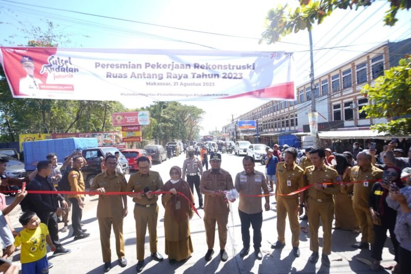 Gubernur Sulawesi Selatan, Andi Sudirman Sulaiman meresmikan Pekerjaan Rekonstruksi Ruas Jalan Antang Raya, Kecamatan Manggala, Kota Makassar, Senin 21 Agustus 2023