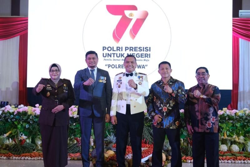 Bupati Gowa, Adnan Purichta Ikhsan menghadiri Malam Ramah Tamah dalam rangka Peringatan Hari Ulang Tahun (HUT) Bhayangkara ke-77 Tingkat Polres Gowa di Aula Rewako Polres Gowa, Senin (03/07/2023) malam