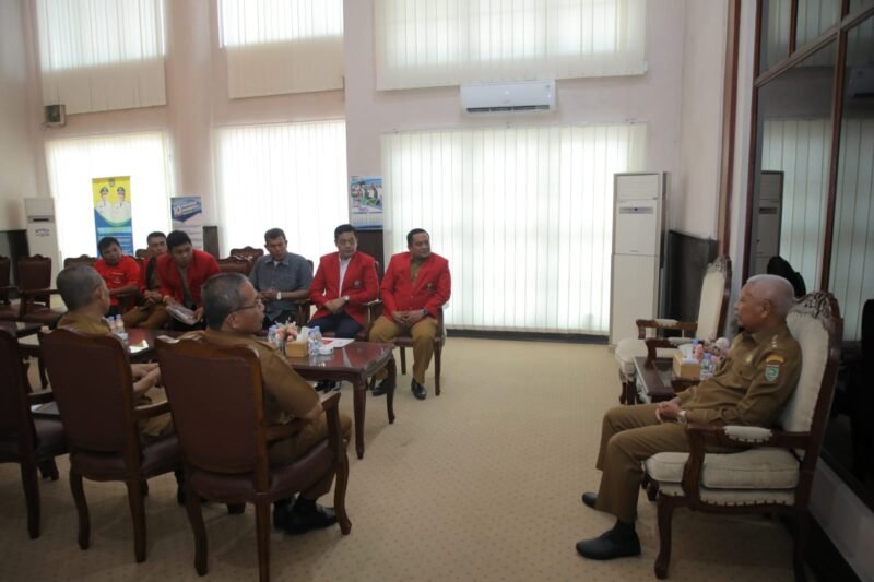 Sekretaris Daerah Kabupaten Asahan Drs. John Hardi Nasution, M.Si menerima audensi Yayasan Abulyatama Indonesia Cabang Kisaran di ruang kerja Sekda, Selasa (08/08/2023)