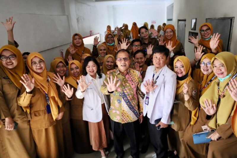 Wali Kota Makassar Moh Ramdhan Pomanto didampingi Manajemen RSUD Daya Kota Makassar menerima Tim Surveior  LAM-KPRS, 7 Agustus 2023 lalu