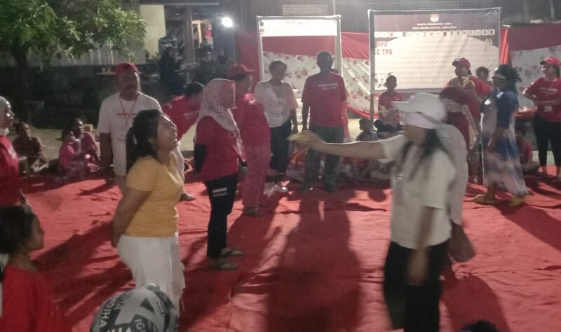 Lomba makan pisang yang merupakan salah satu lomba yang digelar Pemerintah Desa Assorajang dalam rangka meriahkan HUT RI ke 78 tahun 2023.