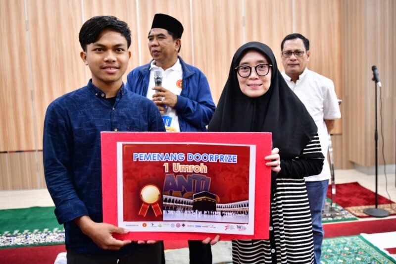 Ibu Rumah Tangga raih hadiah umroh Jalan Sehat Sulsel Anti Mager