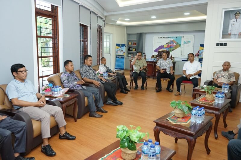 Bupati Asahan H. Surya Bsc menerima audiensi DPC PERADI (Perhimpunan Advokat Indonesia) Kabupaten Asahan Tanjung Balai dan Batu Bara (07/09/2023)