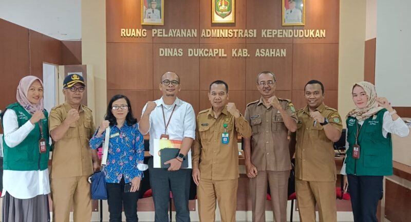 Kepala Bagian (Kabag) Organisasi Setdakab Asahan Alber Butar-Butar mendampingi Ombudsman Perwakilan Provinsi Sumatera Utara mengunjungi beberapa pelayanan umum di Kabupaten Asahan, Rabu (06/09/2023)