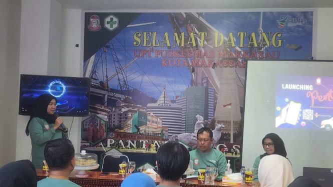 Kepala Dinas Kesehatan (Kadinkes) Makassar, dr Nursaidah Sirajuddin meluncurkan Pentas Jumat atau Pelayanan Kesehatan Tanpa Batas Menuju Makassar Makin Sehat di Aula Puskesmas Makassau, Komplek PDAM Jalan Ratulangi, Jumat (28/07/2023)