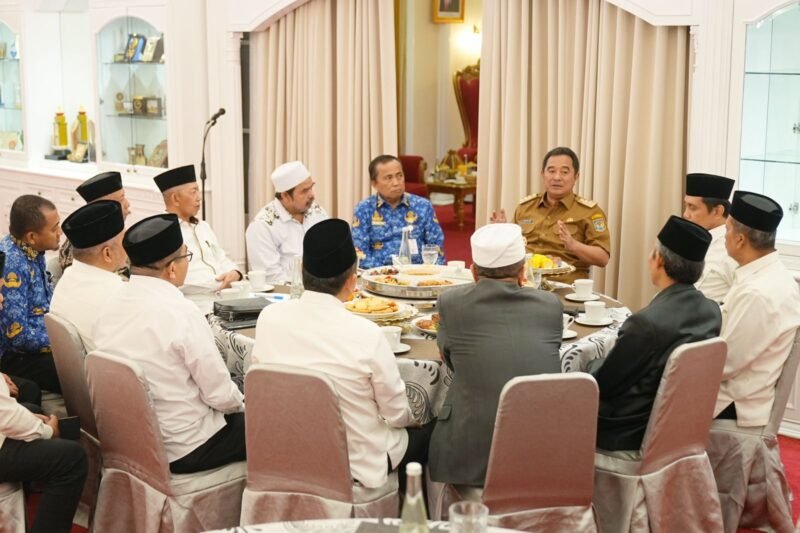 Penjabat Gubernur Sulsel, Bahtiar Baharuddin, menerima kunjungan Majelis Ulama Indonesia (MUI) Provinsi Sulsel, di Rujab Gubernur, Senin, 18 September 2023