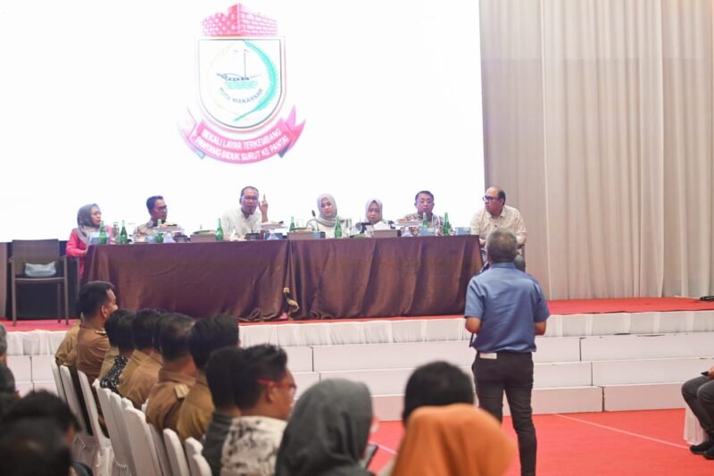 Dirut PDAM Kota Makassar, Beni Iskandar menghadiri Rapat Koordinasi (Rakor) yang digelar Wali Kota Makassar, Danny Pomanto terkait Dampak El Nino di DP Hall Jalan Amirullah, Senin (04/09/2023)