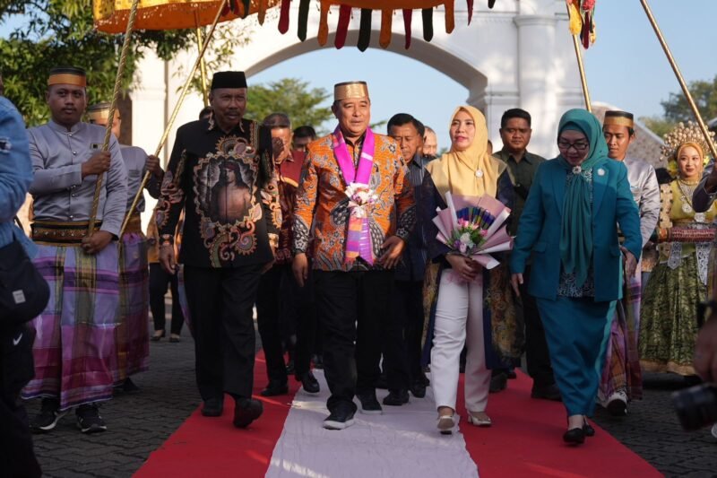Penjabat (Pj) Gubernur Sulsel, Bahtiar Baharuddin dan Pj Ketua TP-PKK Sulsel, Sofha Marwah Bahtiar, melakukan kunjungan kerja ke Kabupaten Bone, Sabtu, 9 September 2023