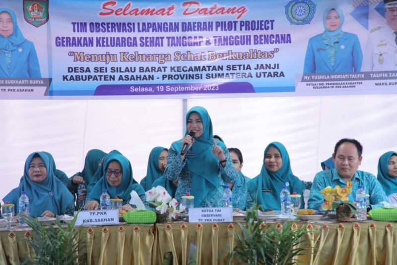 Ketua TP - PKK Kabupaten Asahan Ny. Hj. Titiek Sugiharti Surya menerima kunjungan Tim Observasi Lapangan Daerah Pilot Project Gerakan Keluarga Sehat Tanggap dan Tangguh Bencana 