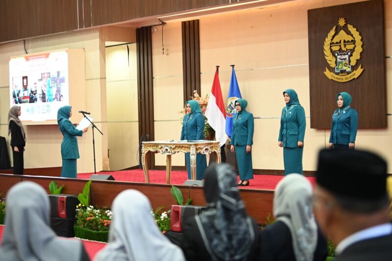 Penjabat Ketua Tim Penggerak Pemberdayaan dan Kesejahteraan Keluarga (TP PKK) Provinsi Sulawesi Selatan, Sofha Marwah Bahtiar melantik 4 Penjabat Ketua TP PKK kabupaten/kota di Ruang Pola, Kantor Gubernur Sulsel, Kota Makassar, Selasa, 26 September 2023