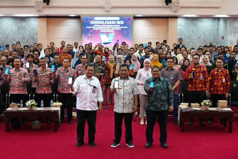 Pj Gubernur Sulsel Bahtiar Baharuddin menghadiri Sosialisasi Identitas Kependudukan Digital (IKD) bagi lembaga keuangan dan lembaga kepemiluan di Provinsi Sulsel, Jum'at, 29 September 2023, di Ruang Pola Kantor Gubernur