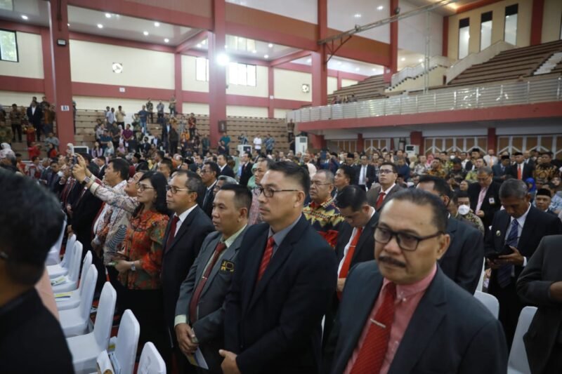 Wali Kota Makassar, Danny Pomanto menghadiri pengukuhan Pius Lustrilanang sebagai Profesor Kehormatan dalam Bidang Ilmu Manajemen Pemerintahan Daerah di Universitas Jenderal Soedirman (Unsoed) di Auditorium Graha Widyatama Prof Rubijanto Misman Unsoed, Purwokerto, Jawa Tengah, Jumat (08/09/2023)
