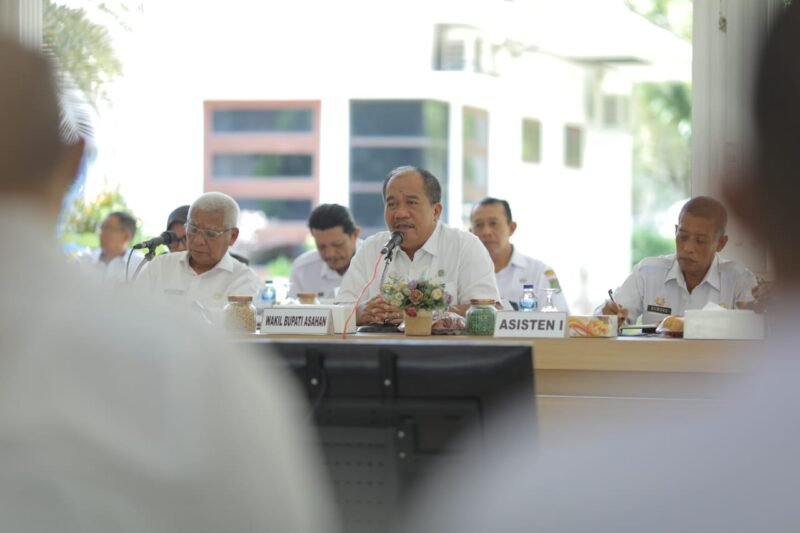 Bupati Asahan H. Surya BSc membuka Rapat Koordinasi Pemerintahan (Rakorpem) untuk Bulan Oktober Tahun 2023 di Pendopo Rumah Dinas Bupati Asahan, Rabu (11/10)