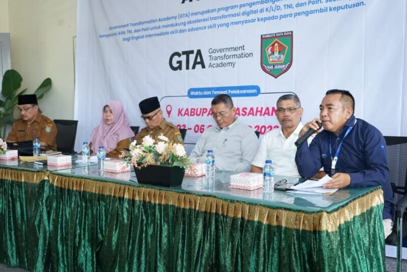  Bupati Asahan H. Surya Bsc melalui Asisten Bidang Perekonomian dan Pembangunan Setdakab Asahan Ir. Oktoni Eryanto, M. M. A di dampingi Kepala Dinas Ketenagakerjaan Kabupaten Asahan, Sekretaris Kominfo Asahan, Perwakilan, BBPSDMP Kominfo Medan, Perwakilan Rektor Universitas Asahan, Kabid Pembinaan dan Penempatan Tenaga Kerja Edhie Catur Prayitno, SH, MM, membuka pelatihan Government Transformation Academy (GTA) sebagai bagian dari Digital Talent Scholarship (DTS) Kementerian Komunikasi dan Informatika (Kemenkominfo) Republik Indonesia yang bertempat di aula gedung Fakultas Ekonomi Universitas Asahan Selasa, (3/10/2023)
