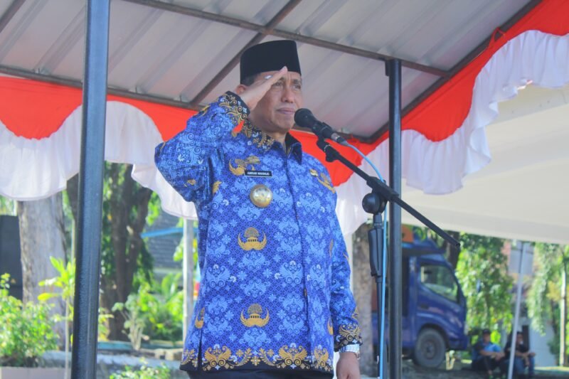 upati Wajo, Amran Mahmud bertindak selaku Inspektur Upacara Upacara Peringatan Hari Kesaktian Pancasila  di Lapangan Upacara Kantor Bupati, Minggu (1/10/2023)