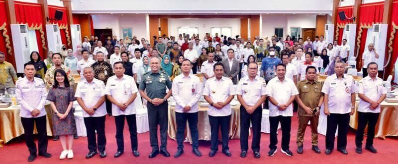 Wali Kota Makassar, Danny Pomanto Forum Komunikasi Sosial Isu-Isu Strategis Bidang Ekonomi, Sosial, dan Budaya dengan tema Peningkatan Pemahaman terkait Pengoperasian Sistem Informasi Penanganan Konflik Sosial (SIPKS), di Baruga Karaeng Pattinggaloang, Rabu, 18 Oktober 2023