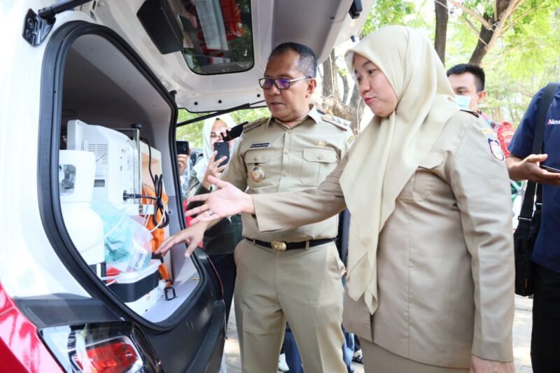 Wali Kota Makassar, Ramdhan Pomanto saat meresmikan mobil listrik Dottoro'ta yang ramah lingkungan
