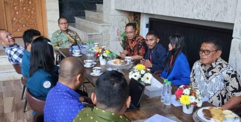 Kepala Dinas Pendidikan Kota Makassar, H. Muhyiddin, SE., MM., mendampingi Wali Kota Makassar terima kunjungan audiensi Departemen Hubungan Internasional Universitas Hasanuddin di Jalan Amirullah, Kamis (14/09/2023)
